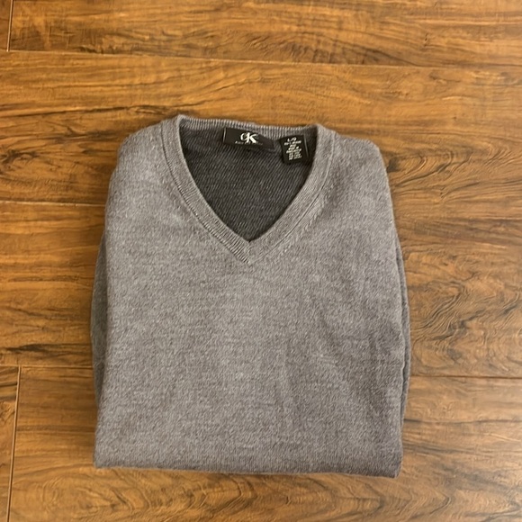 Calvin Klein 100% Merino Wool Gray Sweater, Sz. Large. - Picture 5 of 5